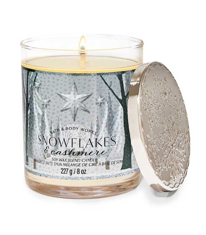 شمع بث اند بادی ورکز مدل Snowflakes & Cashmere