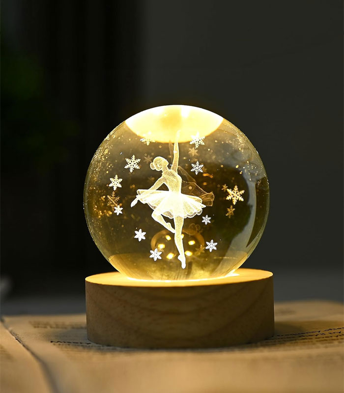 چراغ خواب مدل گوی کریستال طرح دختر بالرین ۱